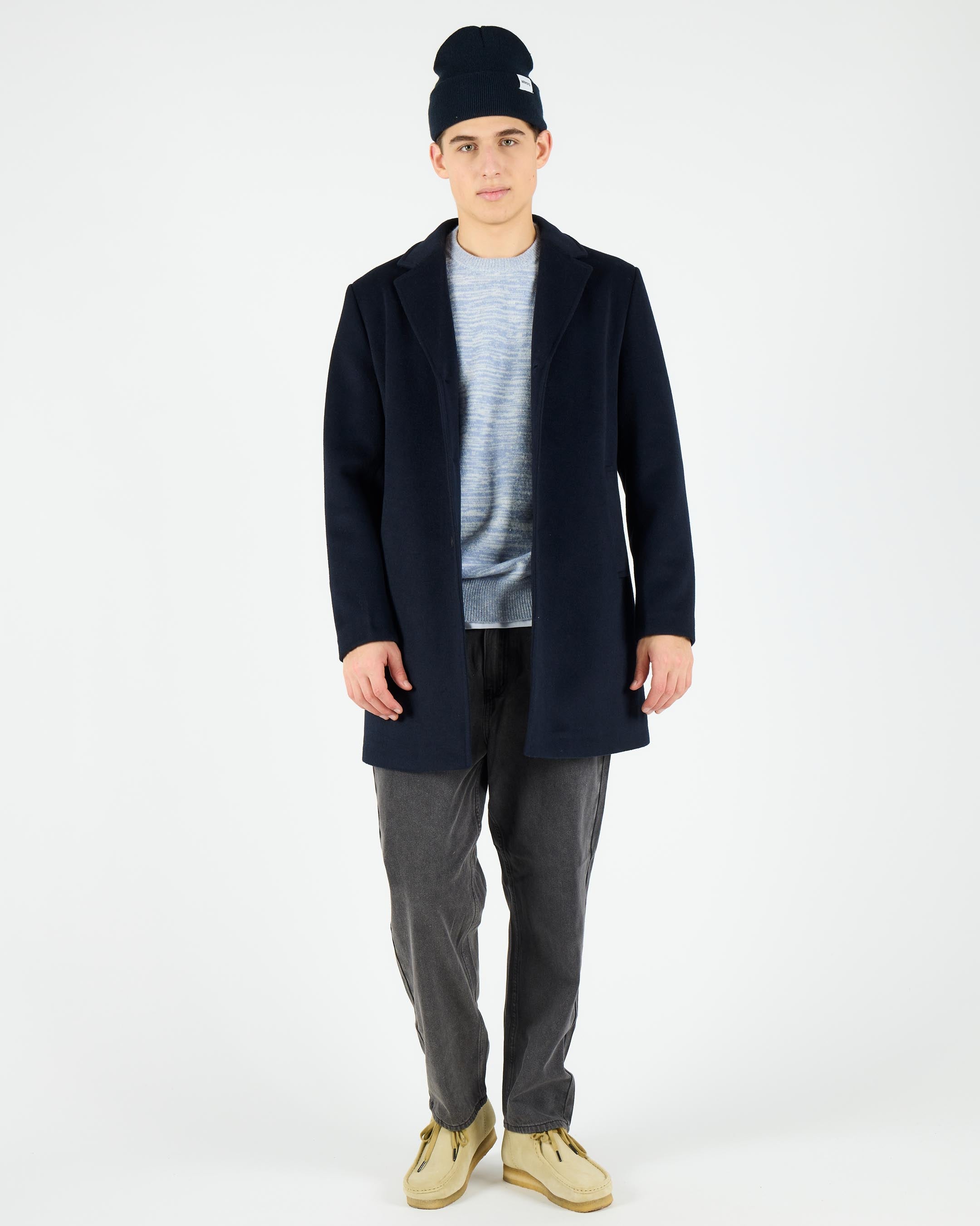wemoto-aw25-shooting-men-
